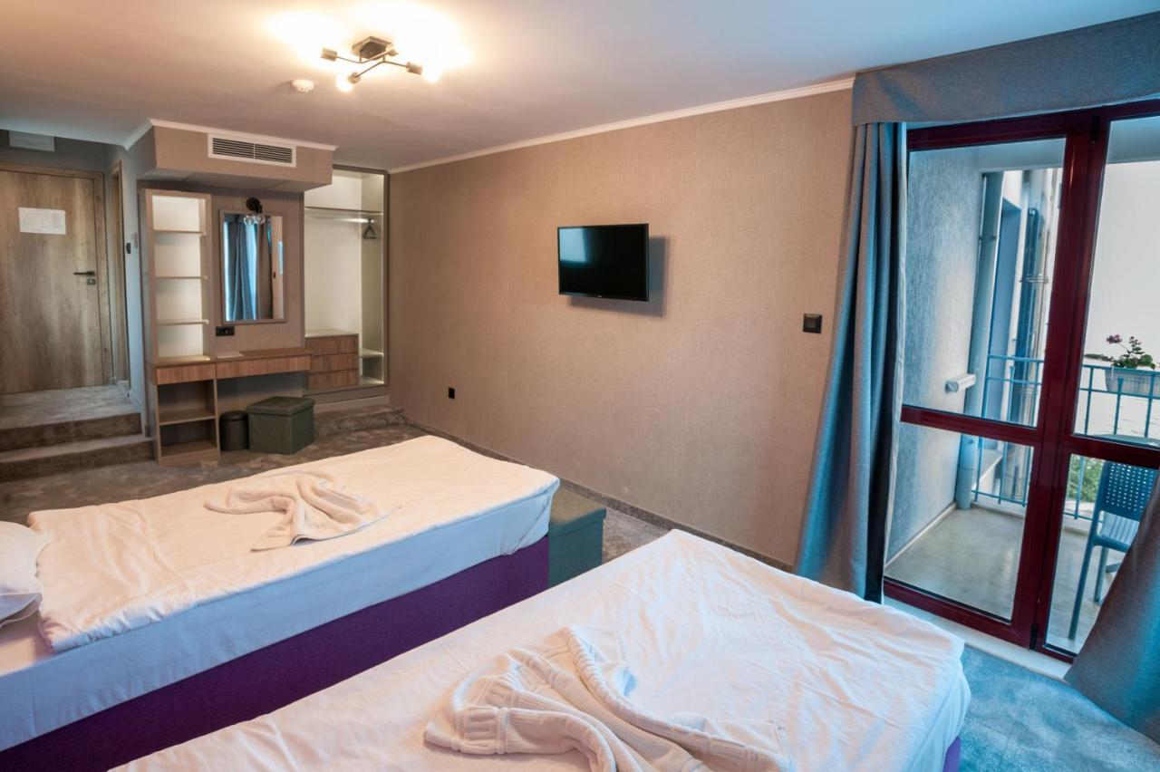 White House Family Hotel Spa Zone Baltschik Exterior foto